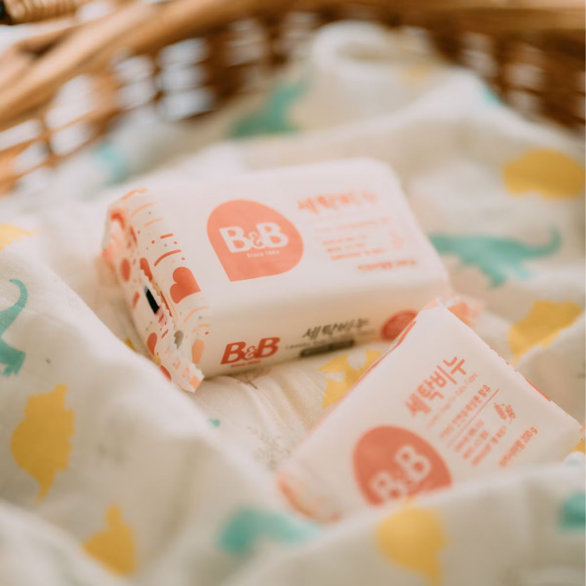 B&B LAUNDRY SOAP FOR BABY FABRIC 200G (ACACIA)