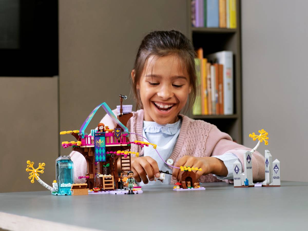 Lego Disney Enchanted Treehouse